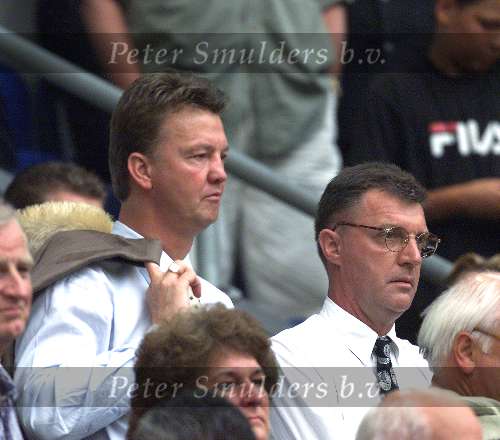 Amsterdam Arena stadion, 13 Augustus 2000
PSV-Roda JC, eindstand 2-0 om de Johan Cruyff-schaal
Louis v Gaal samen met zij assistent Ruud Krol