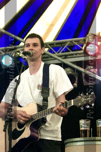 Eindhoven 11 augustus 2000
Folkwoods  festival in Eindhoven.
Sean Canning opende het festival