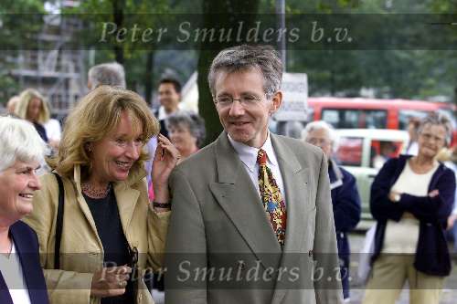 Rotterdam 27 augustus 2000
Feest trouwen Paul de Leeuw en Stephan Nugter.
Vera Keur met haar man