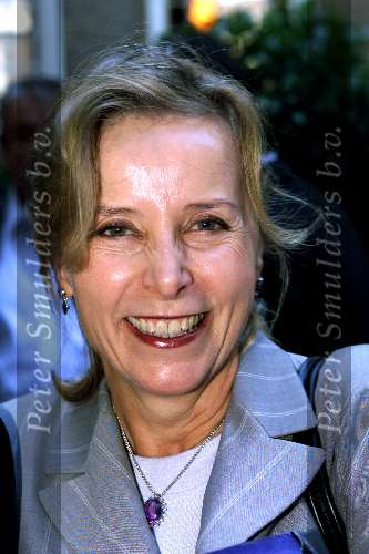 AMSTERDAM 28 augustus 2001
Surprise feestje voor  Joop Doderer vanwege zijn 80 e verjaardag en het nieuwe theater stuk BLIJVEND APLAUS.
Diana Dobbelman