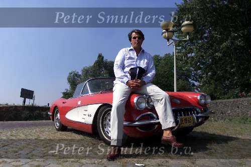 Oosterbeek 25 Augustus 2001
Emile Ratelband  in een Chevrolette Corvette uit 1958