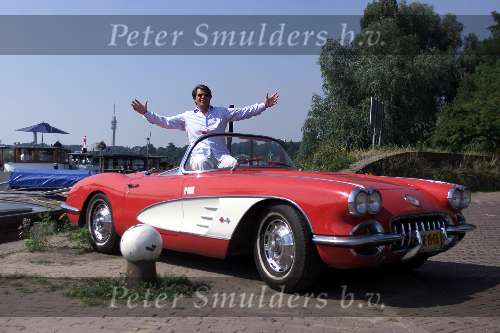 Oosterbeek 25 Augustus 2001
Emile Ratelband  in een Chevrolette Corvette uit 1958