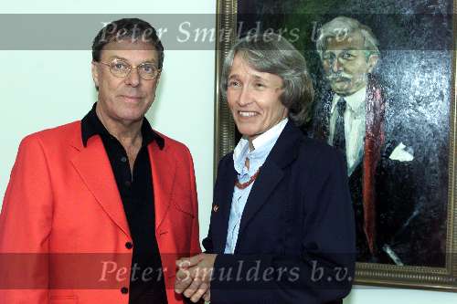 Laren 10 augustus 2001
Opening expositie Toon Hermans.
Frans Molenaar met secretaresse Toon Hermans