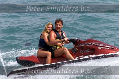 Marbella 31 juli 2001
Gerard Joling   met Willeke op jetski