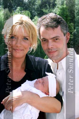 Tiel 14 augustus 2001
Hanny en haar vriend met hun baby