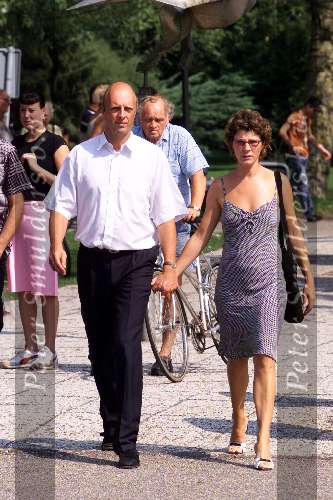 Amsterdam 25 augustus 2001
 Begrafenis van Sylvia Millecam op Westgaarde.
Haye v d Heyden met vrouw