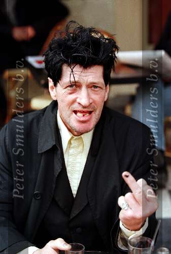 31 maart 1999
Herman Brood 
Slecht gebit    Middelvinger   Blauw oog