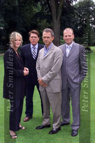 Laren 30 augustus 2001
Presentatie van het nieuwe TROS seizoen.
b.l.n.r. Antoinette Hertsenberg, Victor dekoninck, Jaap Jongbloed en Ferdinand Fransen