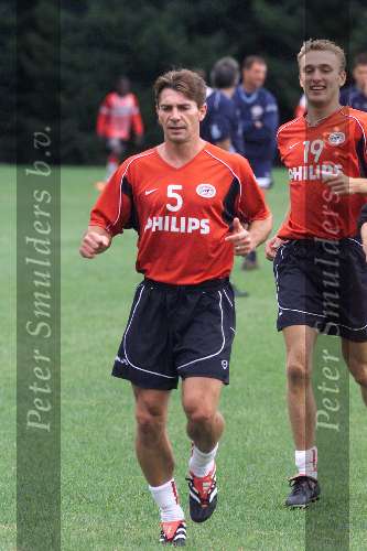 Eindhoven 7 augustus 2001
PSV Training . Kezman met adidas Predator voetbalschoenen.
Jan Heintze en Dennis Rommedahl