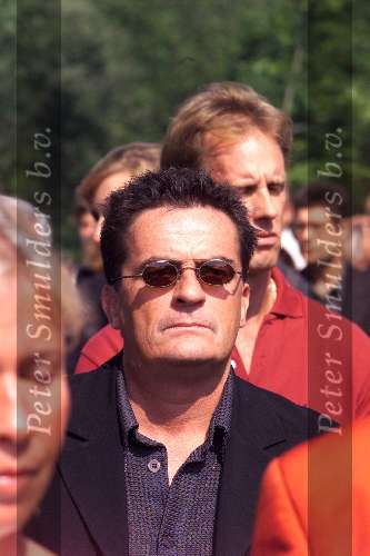 Amsterdam 25 augustus 2001
Begrafenis van Sylvia Millecam op Westgaarde
Johnny Kraaykamp jr