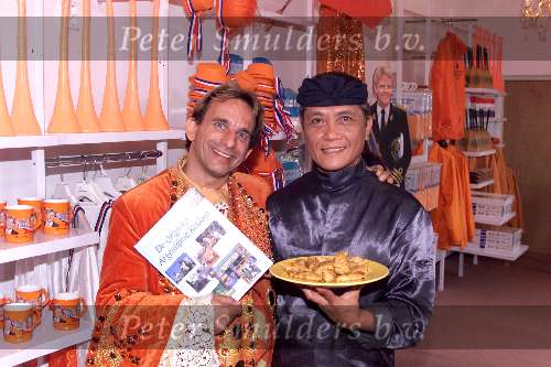 Eindhoven 31 augustus 2001
Johan Vlemmix opent Maxima supermarkt samen met Lonny.