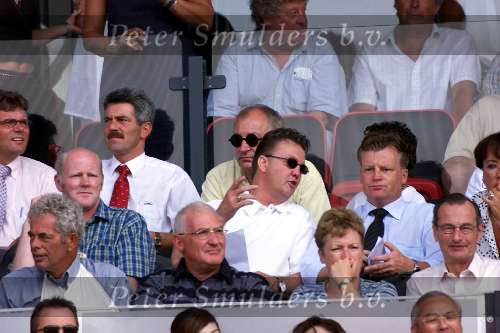 Rotterdam 26 augustus 2001
Feyenoord-AJAX, eindstand 1-2
Louis v Gaal met Hans Wotte
Truus v Gaal en Youp v \\\'t Hek
