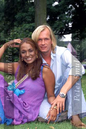 Amsterdam 6 augustus 2001
Patty Brard met haar man Rene