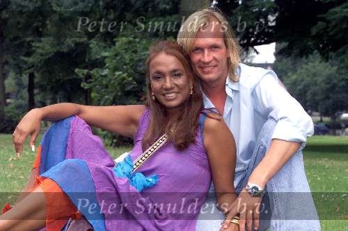 Amsterdam 6 augustus 2001
Patty Brard met haar man Rene
