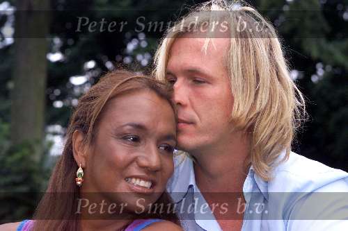 Amsterdam 6 augustus 2001
Patty Brard met haar man Rene