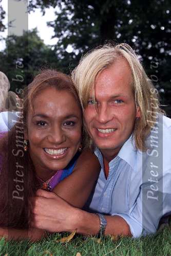 Amsterdam 6 augustus 2001
Patty Brard met haar man Rene