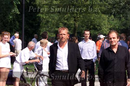 Amsterdam 25 augustus 2001
Begrafenis van Sylvia Millecam op Westgaarde.
Harm Edens en Philip Bolluyt