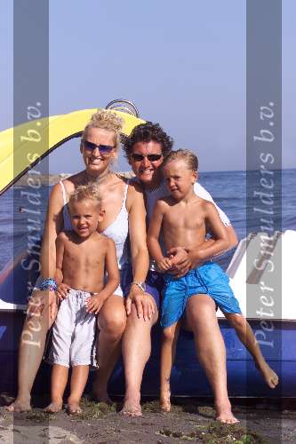 Marbella 27 juli 2001
Rene Froger en Natasja Froger met hun kinderen