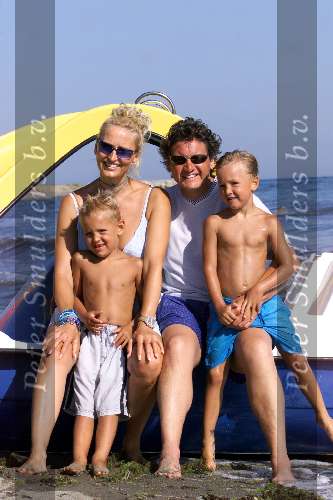 Marbella 27 juli 2001
Rene Froger en Natasja Froger met hun kinderen
