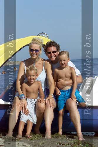 Marbella 27 juli 2001
Rene Froger en Natasja Froger met hun kinderen