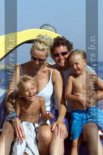 Marbella 27 juli 2001
Rene Froger en Natasja Froger met hun kinderen