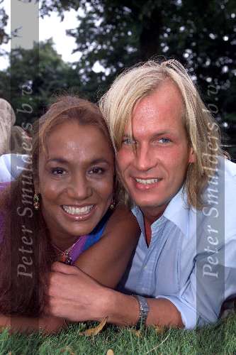 Amsterdam 6 augustus 2001
Patty Brard met haar man Rene Muthert