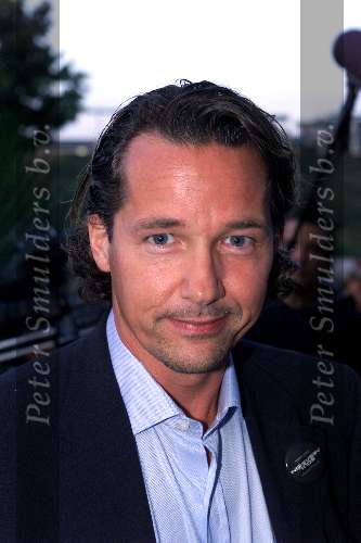Amsterdam 20 augustus 2001
Premiere Soul Assassin in Pathe Arena.
Thom Hoffman met zijn vriendin.