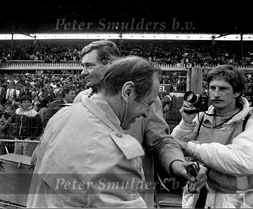 Amsterdam, 18 April 1982
PSV-AJAX, eindstand 3-0
Voorzitter Ton Harmsen samen met de winnende coach Kurt Lindner