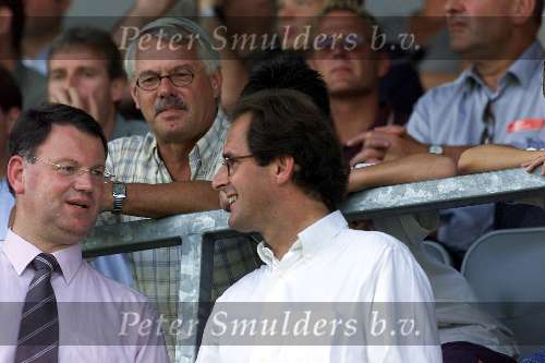 Den bosch 26 Augustus 2001
FC Den Bosch-Fortuna Sc, eindstand 4-0
FC Den Bosch voorzitter Bert Kersten en burgemeester Ton Rombouts