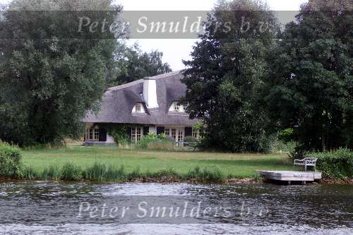 Loosdrecht 2 Augustus 2001
Villa op een eiland aan de Loosdrechtse plassen
Sloepenroute