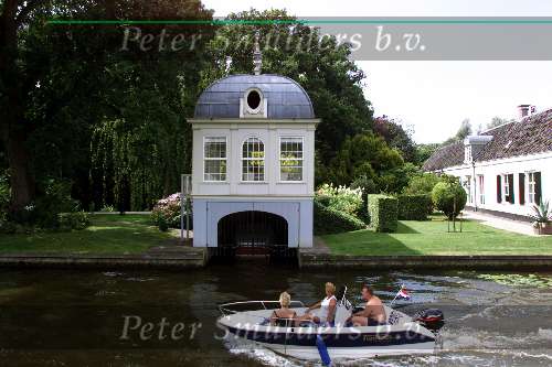 Loosdrecht 2 Augustus 2001
Villa aan de Vecht
Sloepenroute  Prieel  tuinhuisje