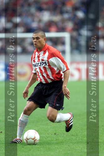 Amsterdam 12 augustus 2001
 PSV- FC Twente 3-2 voor de Johan Cruyffschaal in de Amsterdam Arena.
Wilfred Bouma