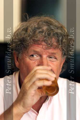 Amsterdam 14 augustus 2001
Willibrord Frequin met een glaasje bier