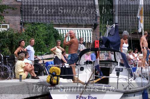 Loosdrecht 2 Augustus 2001
Wim Jesse op zijn zeilboot in de sluis van de Vecht met aansluiting op loosdrechtse plassen
Sloepenroute
