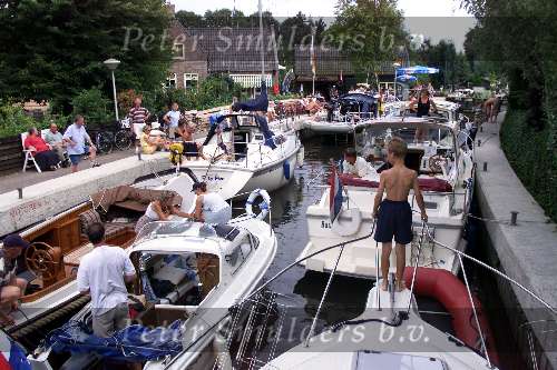 Loosdrecht 2 Augustus 2001
Wim Jesse op zijn zeilboot in de sluis van de Vecht met aansluiting op loosdrechtse plassen
Sloepenroute