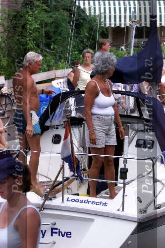 Loosdrecht 2 Augustus 2001
Wim Jesse met vrouw op zijn zeilboot in de sluis van de Vecht met aansluiting op loosdrechtse plassen
