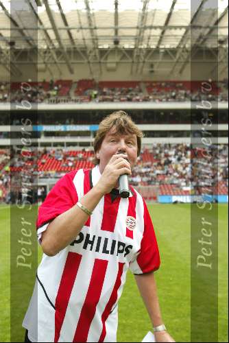 Eindhoven 6 augustus 2002
Albert West 
Opening PSV stadion met de oud spelers 1988