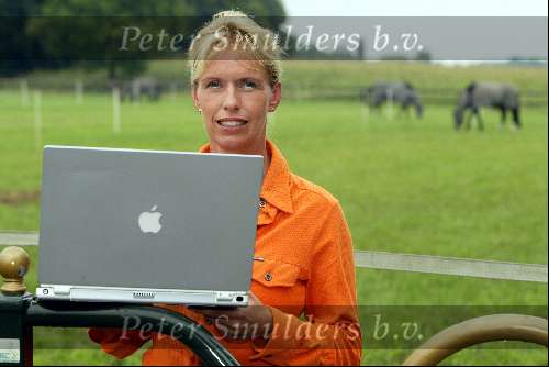 Erp 20 augustus 2002
Anky v Grunsven en haar paard Idool
en Aplle Notebook