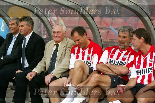 Eindhoven 6 augustus 2002
Opening PSV stadion met de oud spelers 1988
Erik Gerets Kees Ploegsma Jacques v d Ven Hans Gilhaus en Frank Arnesen Guus Hiddink