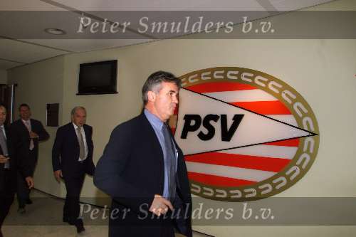 Eindhoven, 7 juli 2002
Kontraktondertekening Guus Hiddink ( 2 jaar )