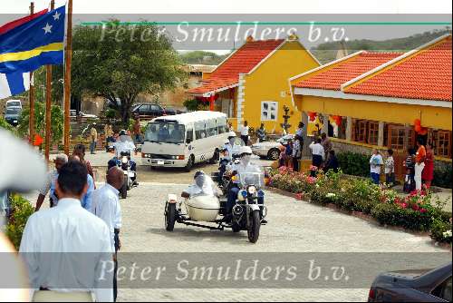 Curacao 13 augustus 2002
Prins Willem Alexander en Maxima  
harley davidson met zijspan