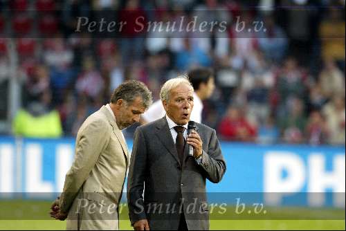 Eindhoven 6 augustus 2002
Opening PSV stadion met de oud spelers 1988
Erik Gerets bij afscheid met Harry v Raaij