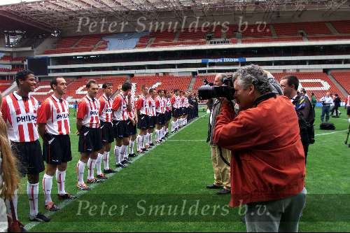 Eindhoven 5 Augustus 2002 Voorstelling aan Pers nieuwe selektie van PSV met daarop aansluitend een persconferentie met o.a. Guus Hiddink
