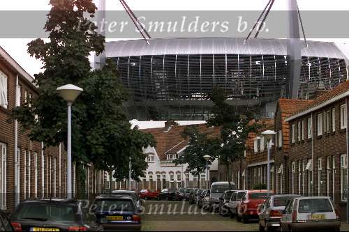 Eindhoven 2001 Het totaal vernieuwde PSV stadion gezien vanuit het\\\