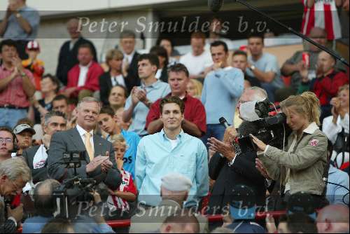 Eindhoven 6 augustus 2002
Opening PSV stadion met de oud spelers 1988
Gerard Kleisterlee en Pieter v d Hoogenband