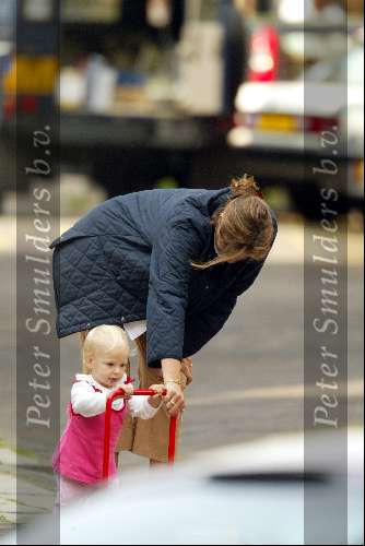 Amsterdam 7 augustus 2002
Prinses Marilene met dikke buik en Prinses Anna