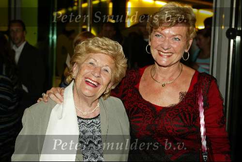 Amsterdam 2 september 2002

Premiere Oesters van Namkee in Pathe Arena
Willeke Alberti en Ria Alberti

Peter Smulders bv
