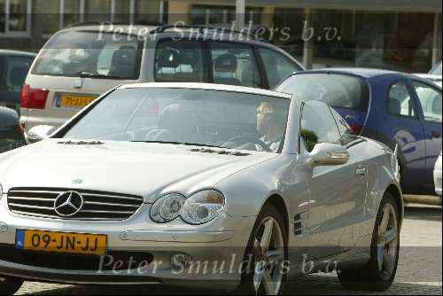 Hilversum26 augustus 2002
Robert Jensen in zijn nieuwe mercedes SL 500