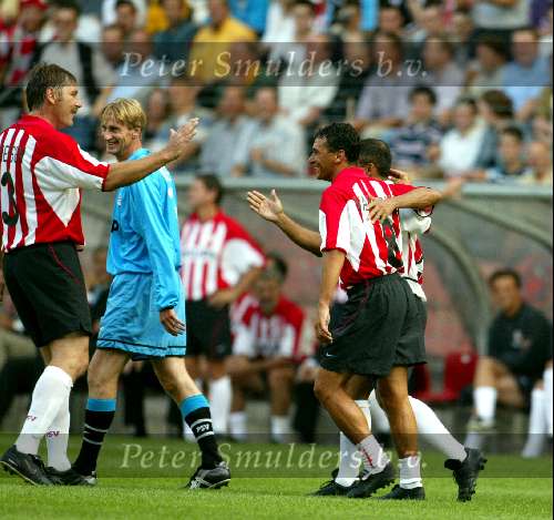 Eindhoven 6 augustus 2002
Opening PSV stadion met de oud spelers 1988
Romario Ivan nielsen Adri Koster gerald Vanenburg
