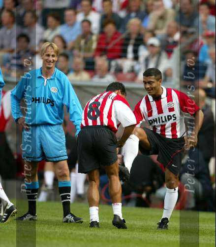 Eindhoven 6 augustus 2002
Opening PSV stadion met de oud spelers 1988
Romario Adri Koster